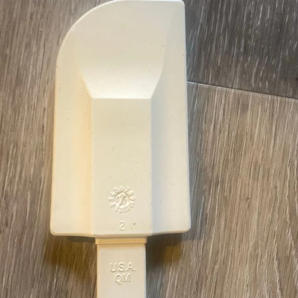 Pampered Chef Classic Scraper #1650 New 11 Inches Spatula Silicone Head DW Safe